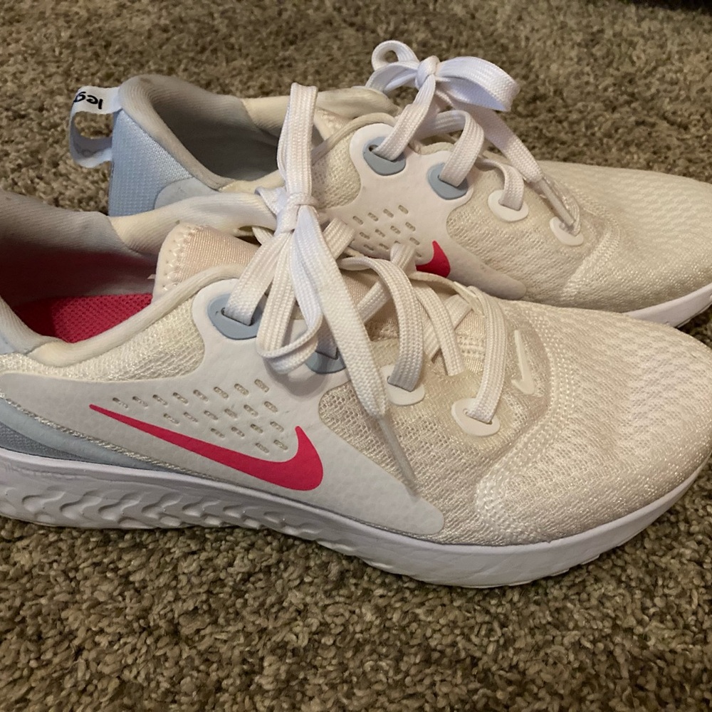 Nike Legends React Women's White and Pink